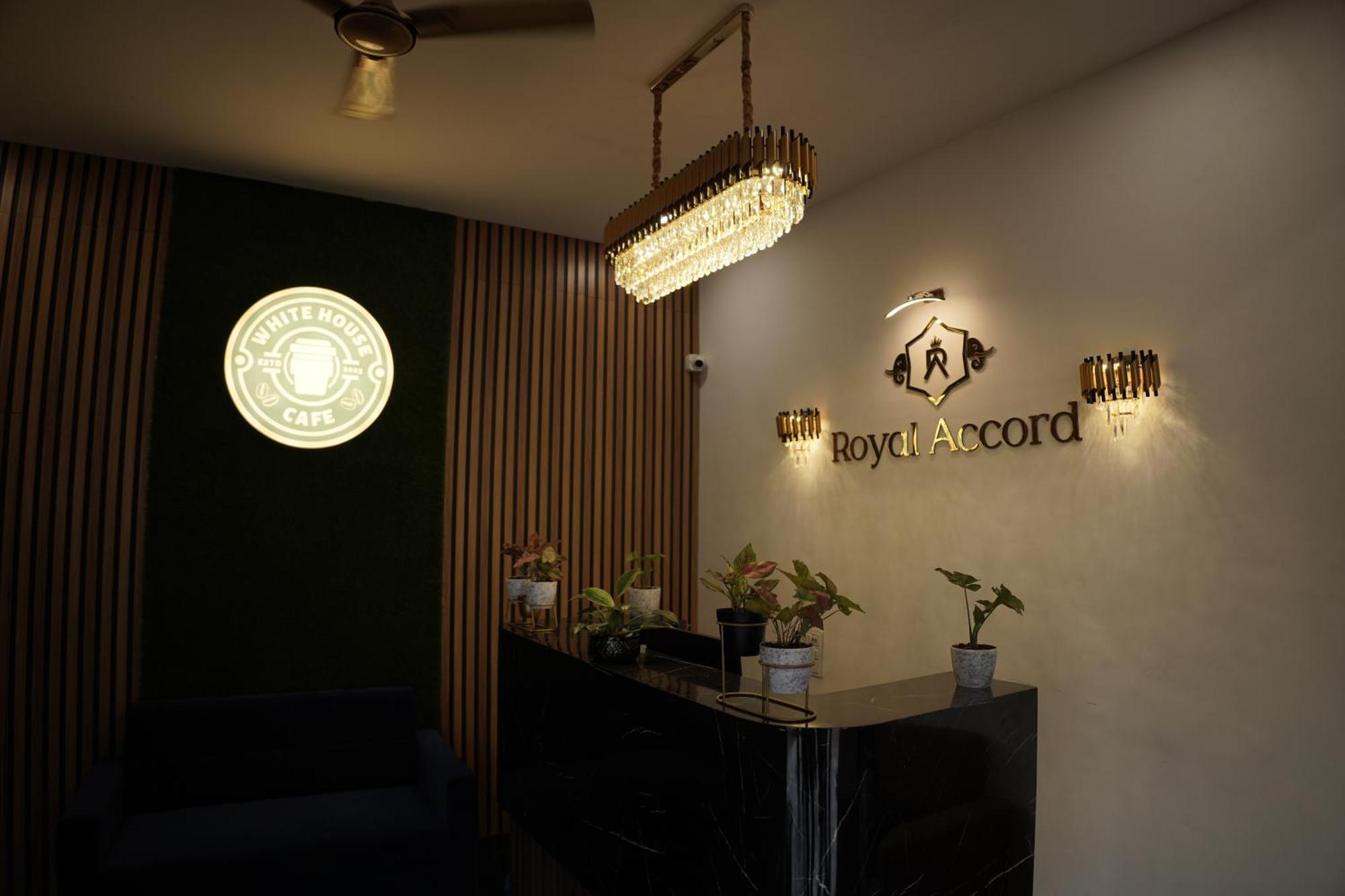 Hotel Royal Accord Surat Eksteriør bilde