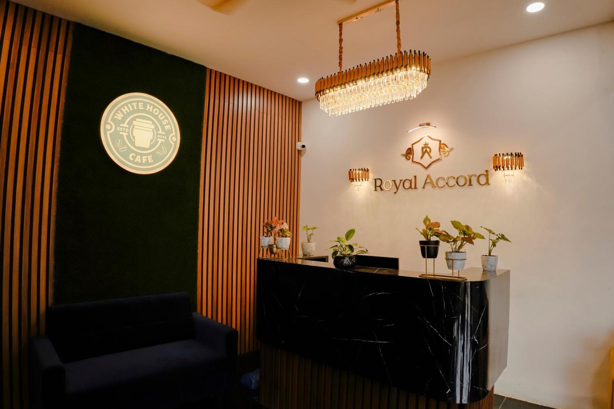 Hotel Royal Accord Surat Eksteriør bilde